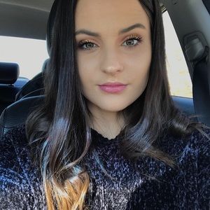 Meet your Posher, Caitlin